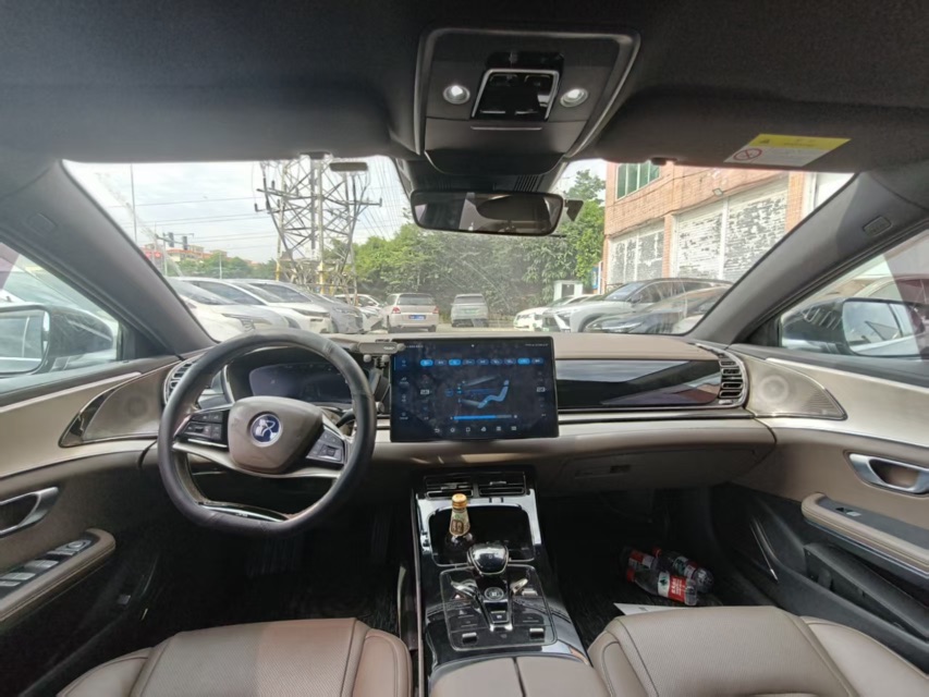 BYD Han 2023 car image #9