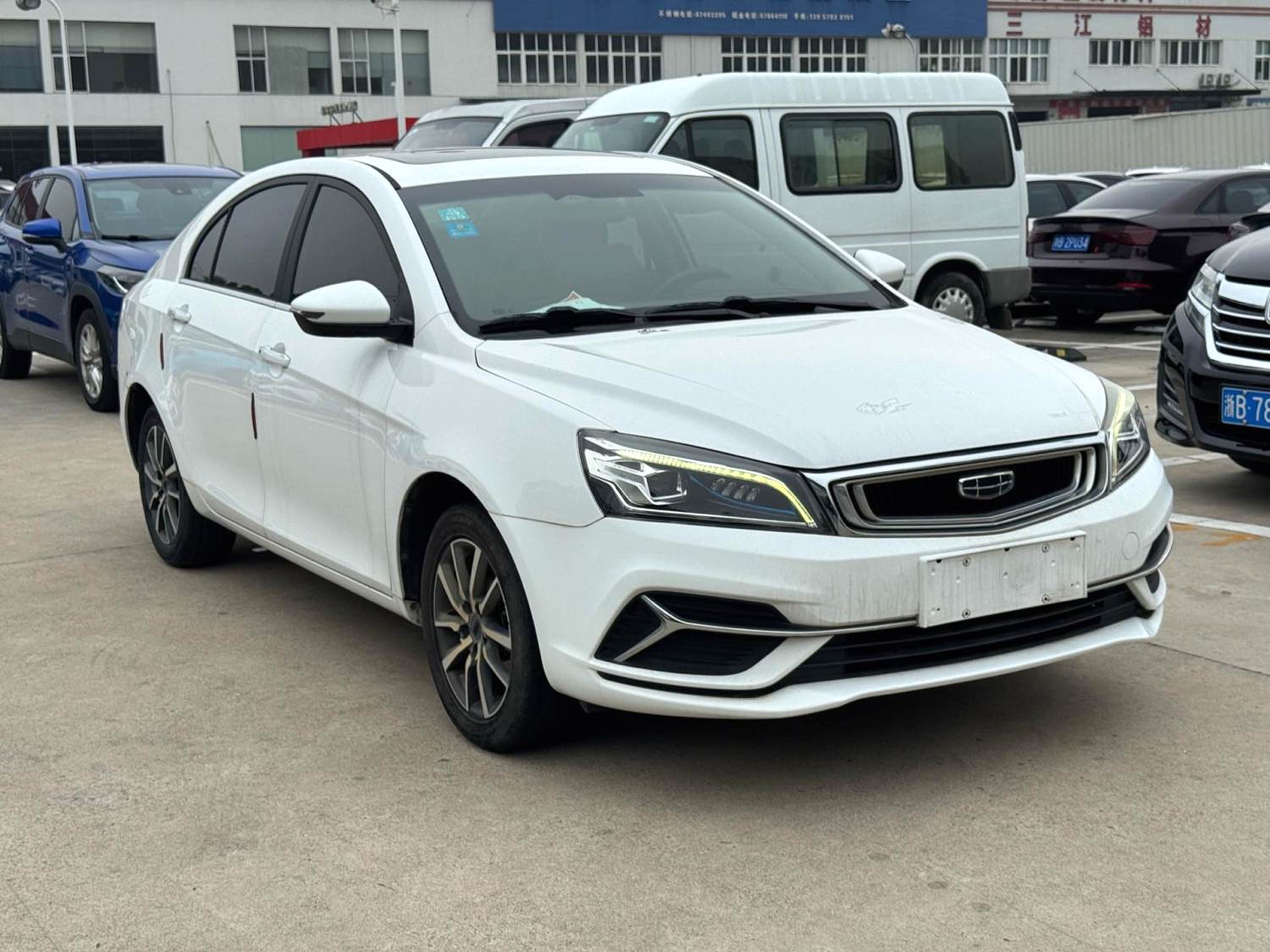 GEELY Emgrand 2019 #3 GEELY Emgrand 2019 car image #3