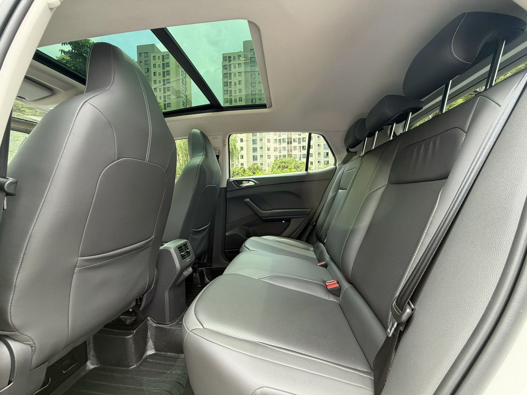 Volkswagen T-Cross 2021 car image #8