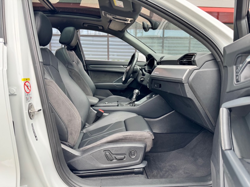 Audi Q3 2023 car image #6