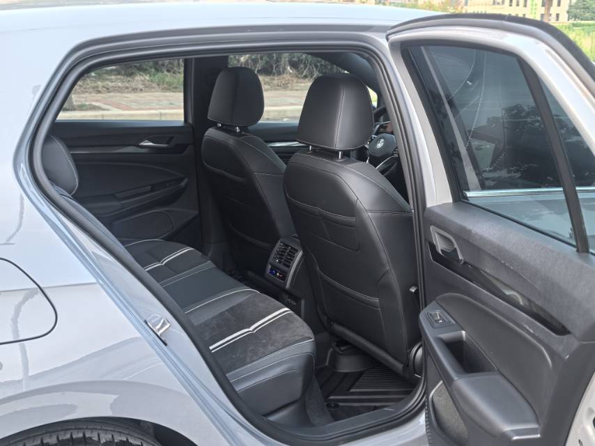 Volkswagen Golf 2022 car image #4
