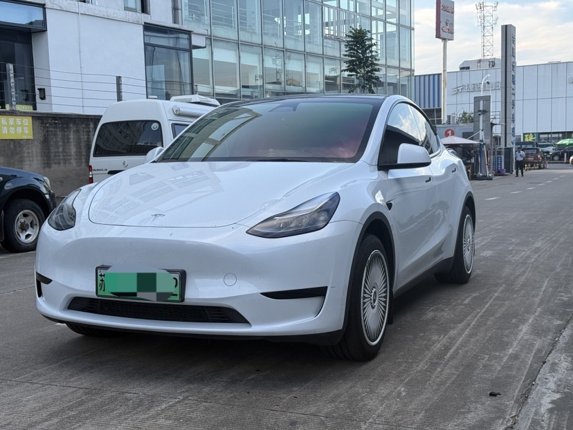 Tesla Model Y 2024 #3 Tesla Model Y 2024 car image #3