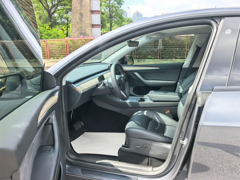 Tesla Model Y 2022 #4 Tesla Model Y 2022 car image #4