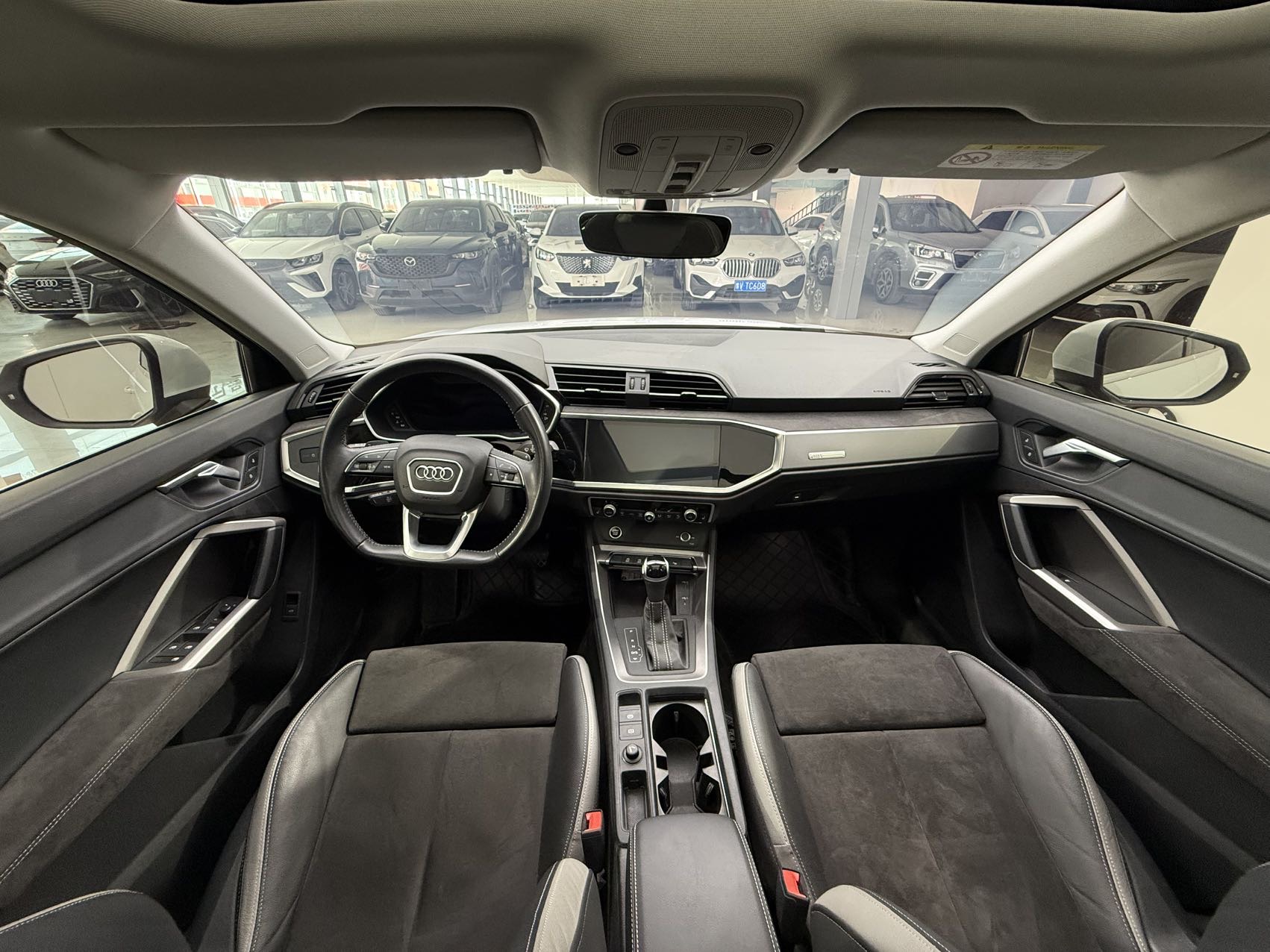 Audi Q3 2022 car image #10