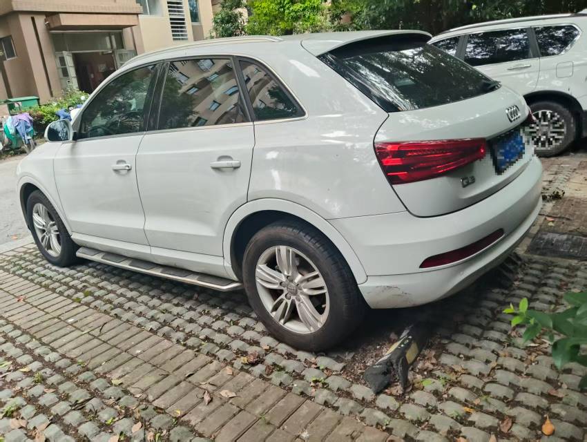 Audi Q3 2015 car image #5