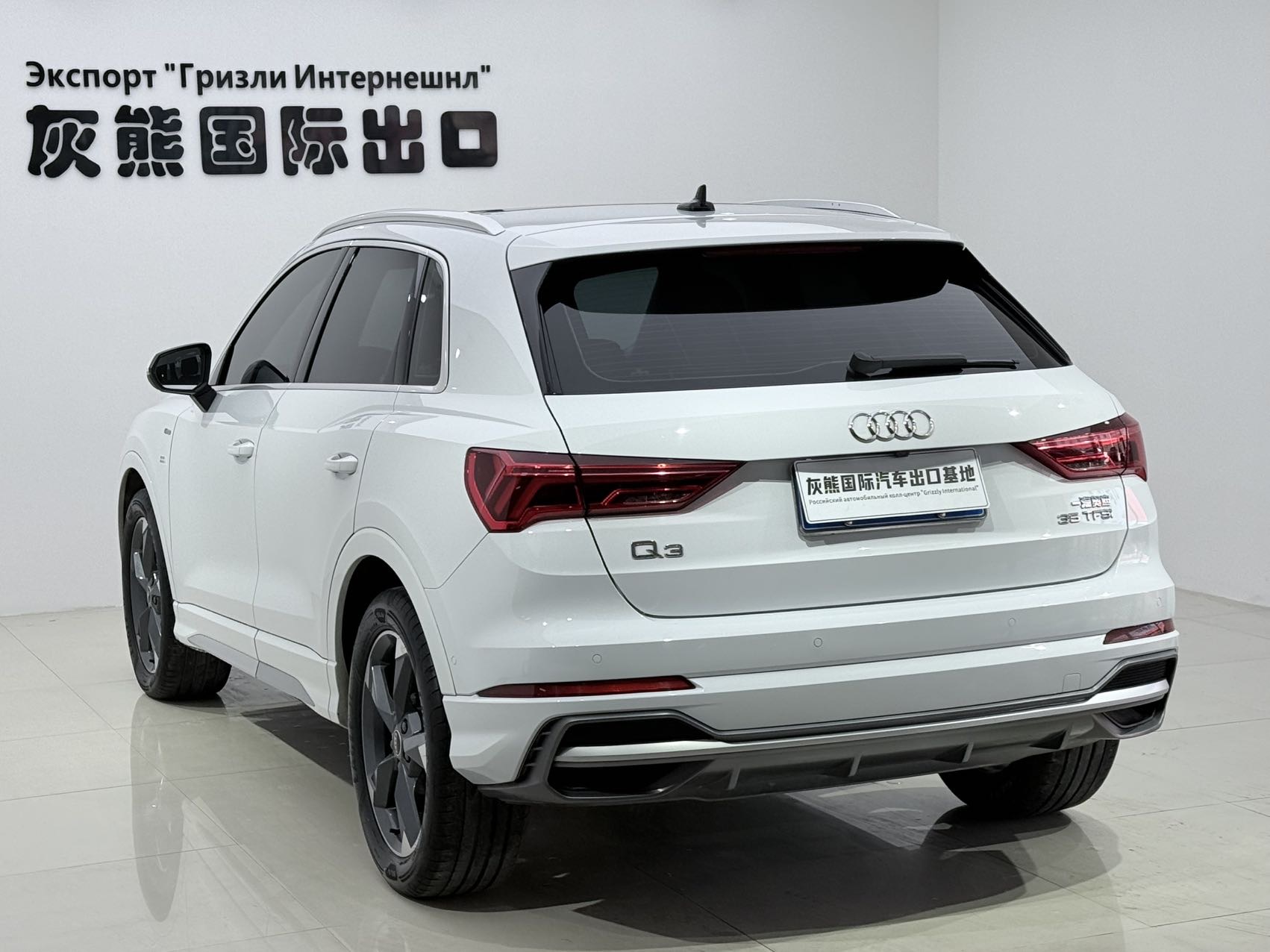 Audi Q3 2022 car image #4