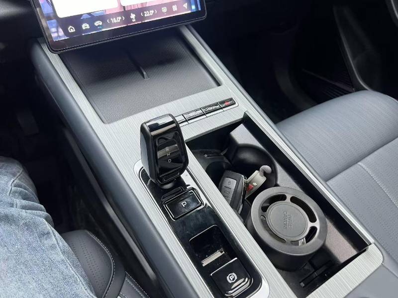 GEELY Boyue L 2025 car image #8