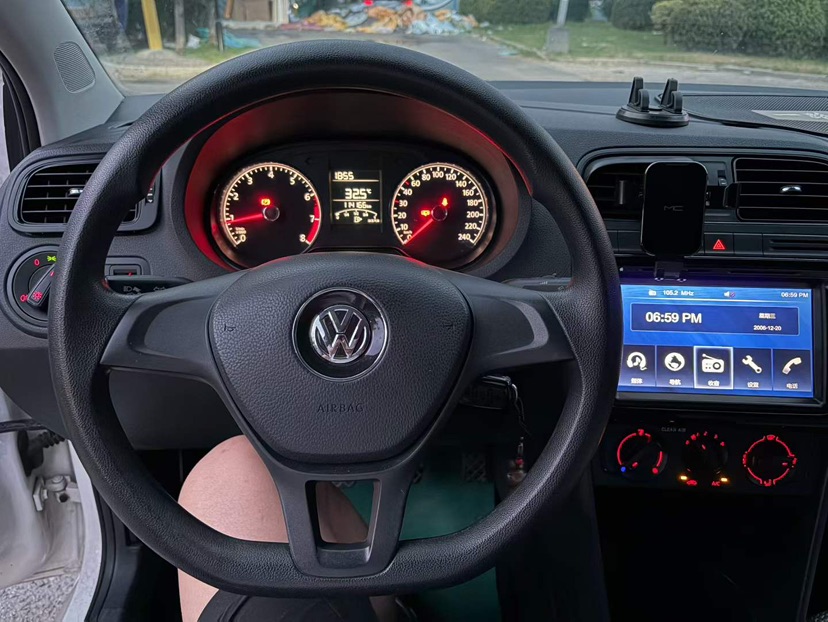 Volkswagen Polo 2017 car image #5