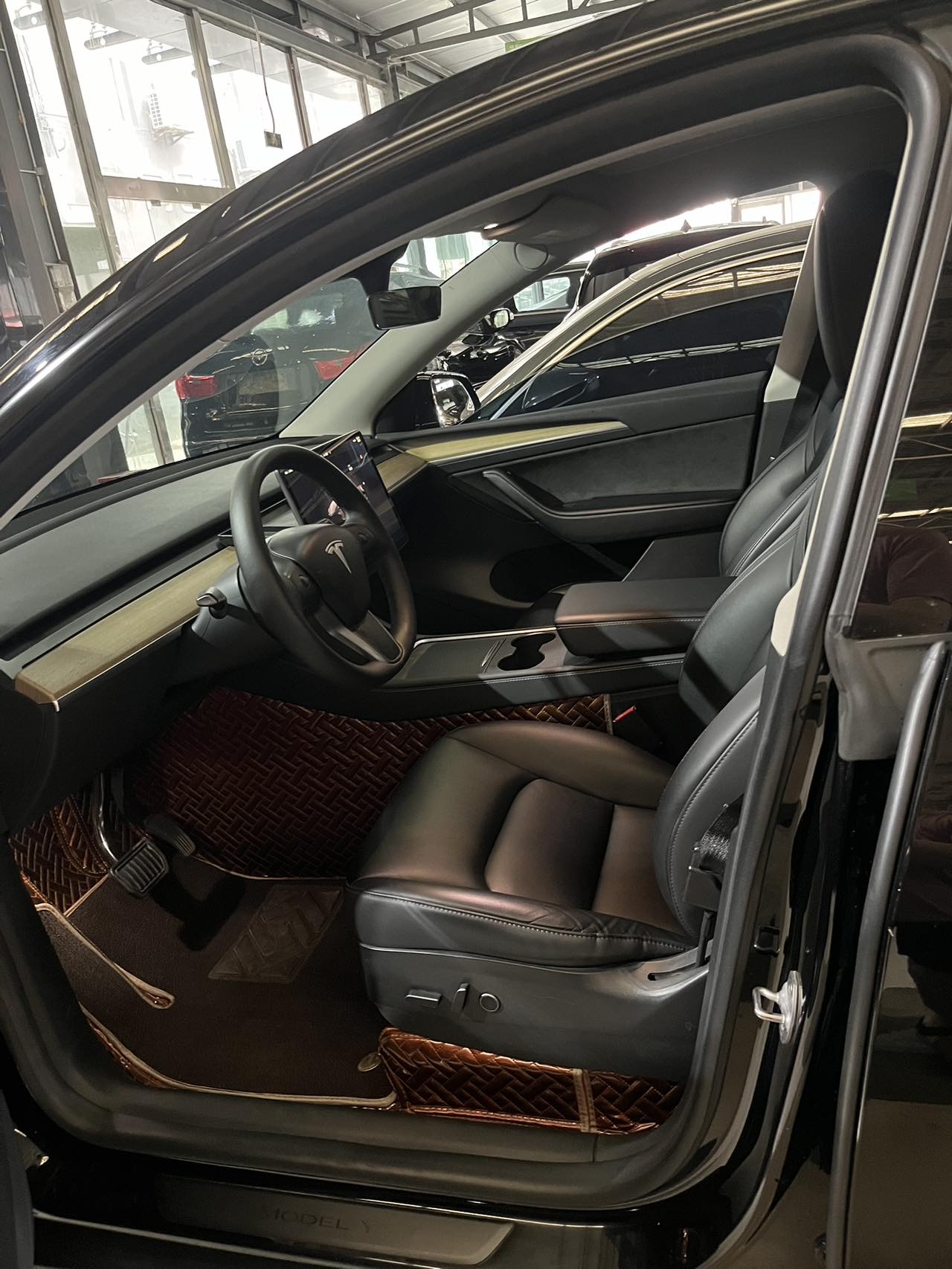 Tesla Model Y 2022 #4 Tesla Model Y 2022 car image #4