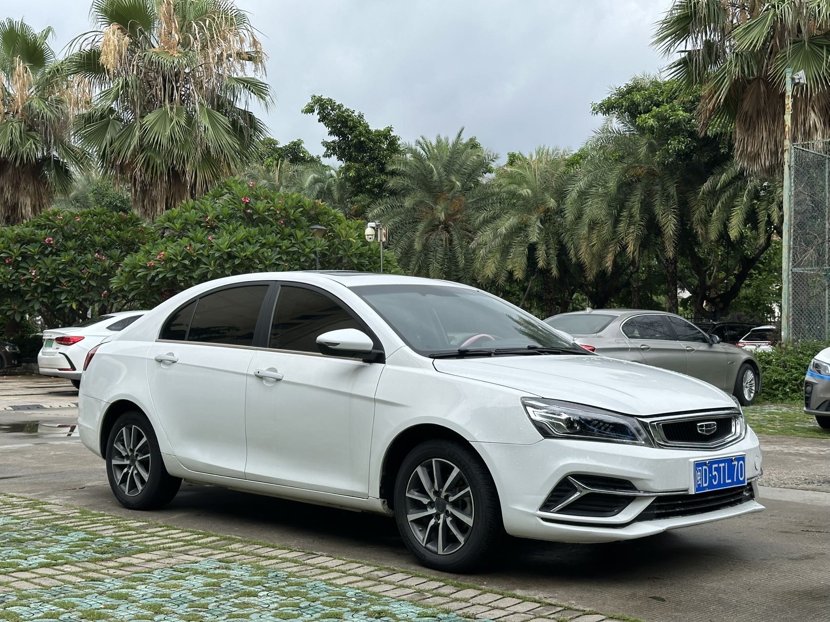 GEELY Emgrand 2019 #3 GEELY Emgrand 2019 car image #3
