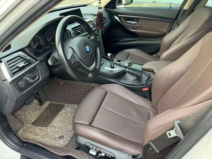 BMW 3 Series 2019 car image #3