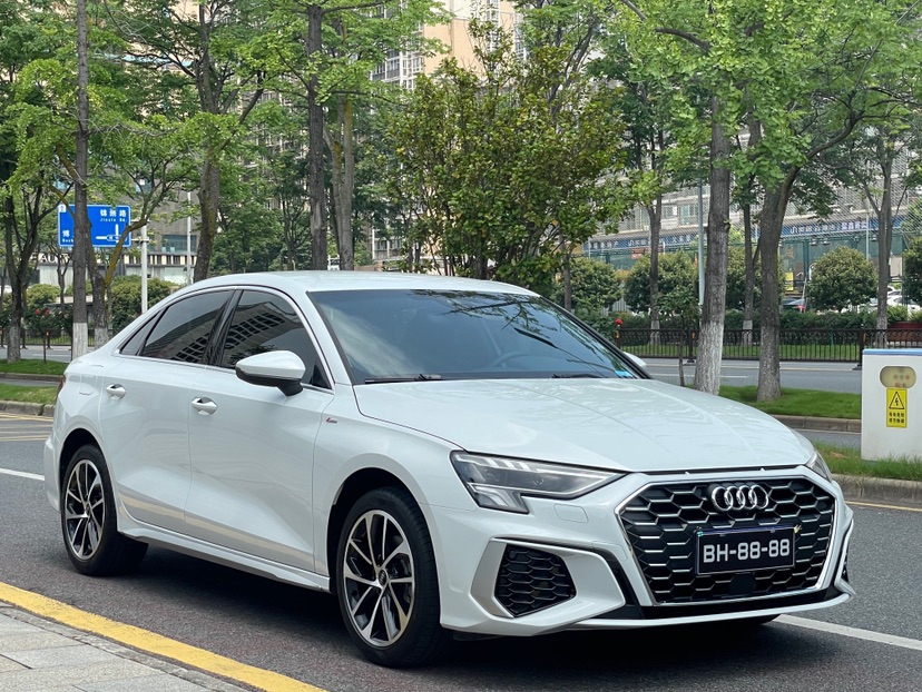 Audi A3 2023 immagine di auto #3