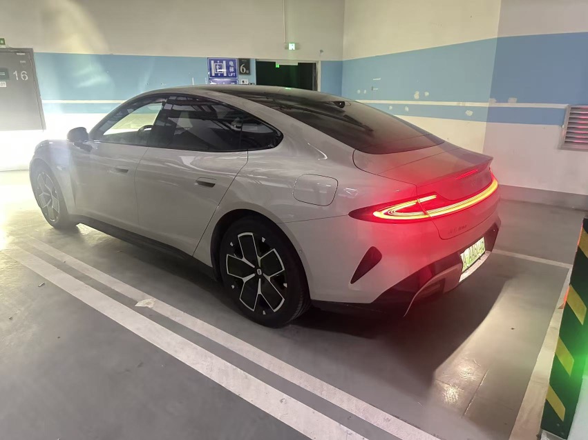 MI SU7 2025 immagine di auto #5
