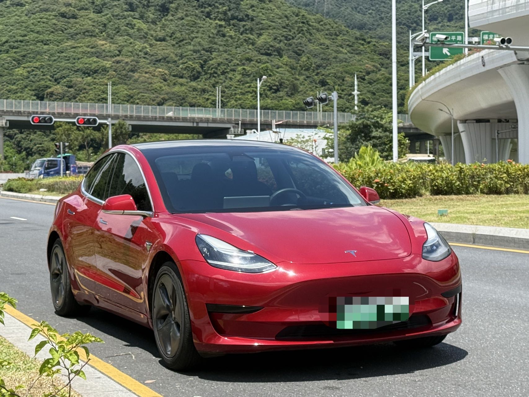 Tesla Model 3 2020 car image #3