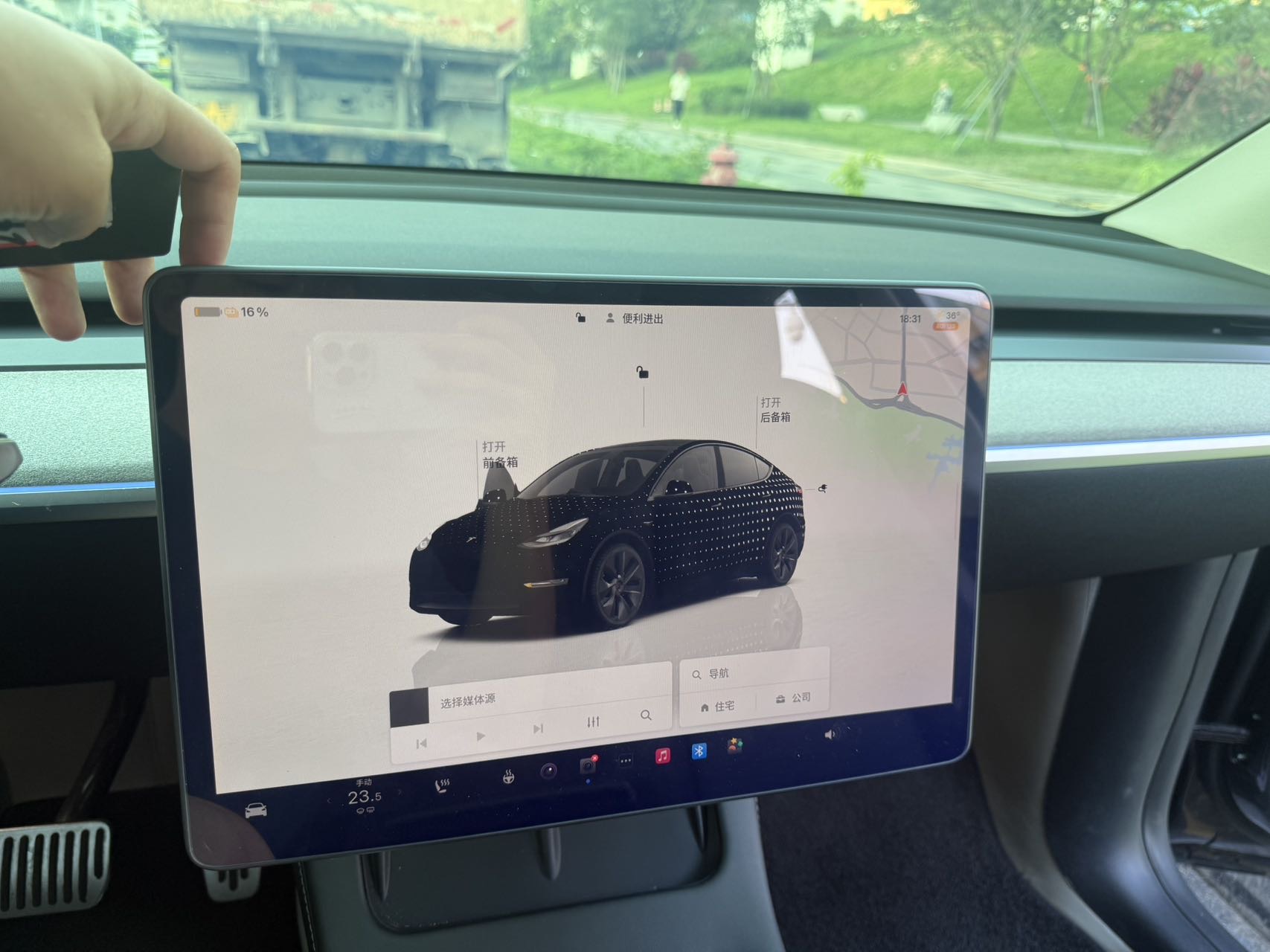 Tesla Model Y 2024 #6 Tesla Model Y 2024 car image #6