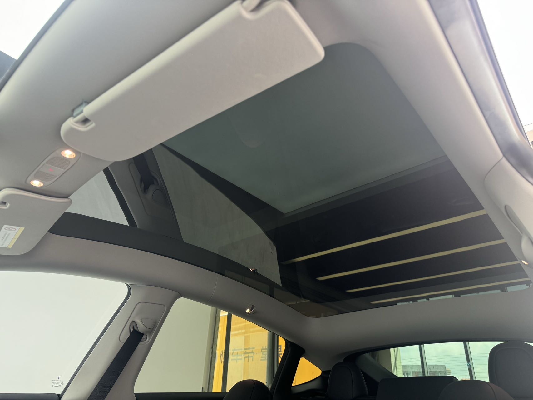Tesla Model Y 2022 #8 Tesla Model Y 2022 car image #8