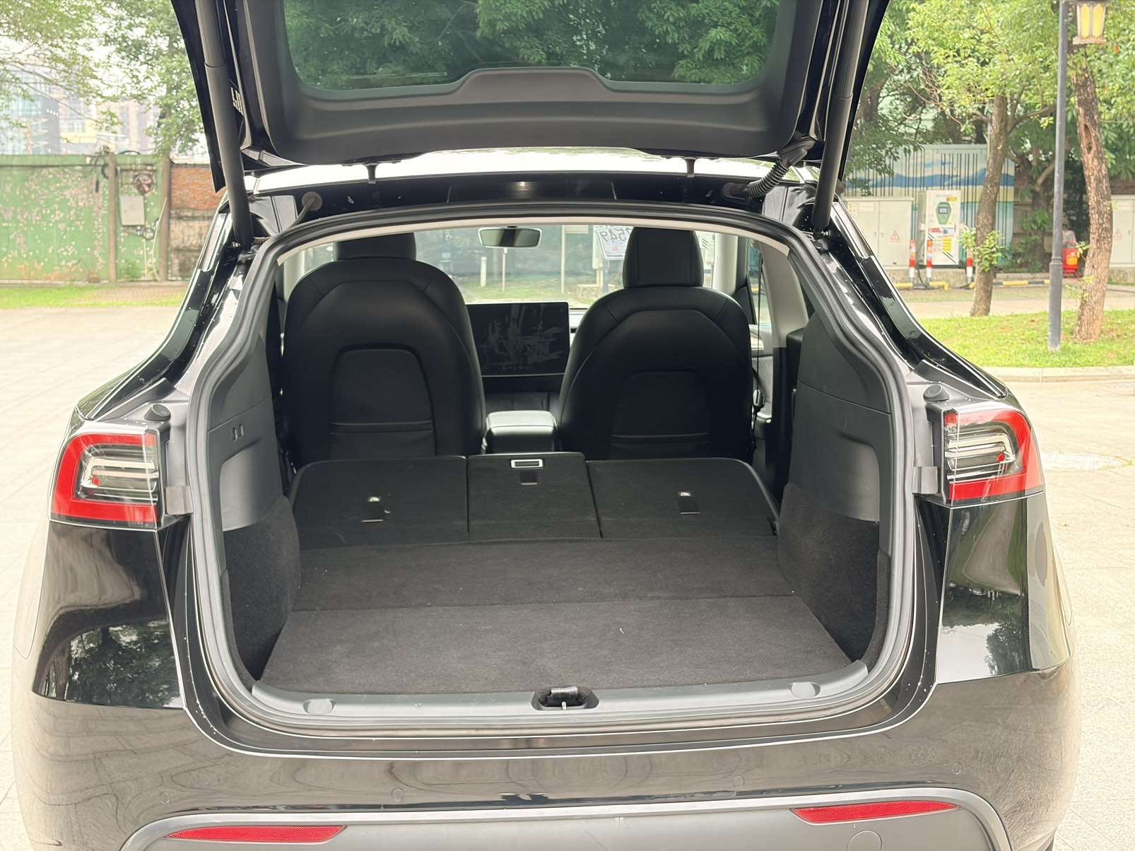 Tesla Model Y 2022 car image #15