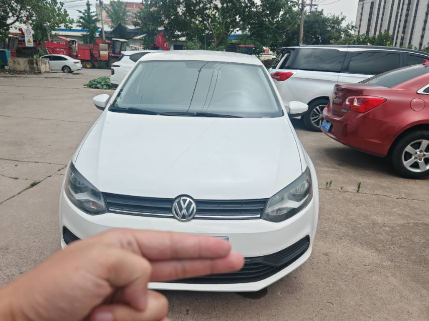 Volkswagen Polo 2018 car image #2