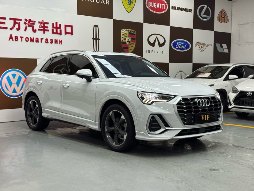 Audi Q3 2022 car image #3