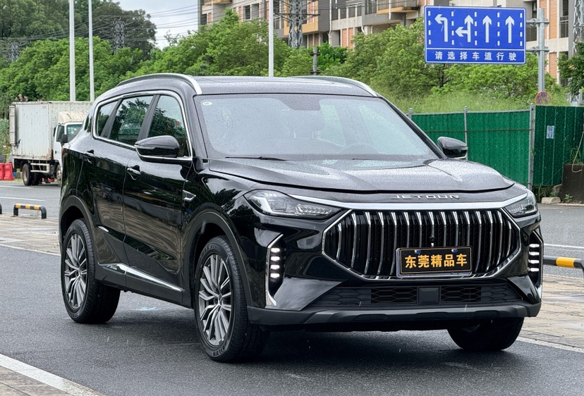 Jetour X70 PLUS 2024 car image #3
