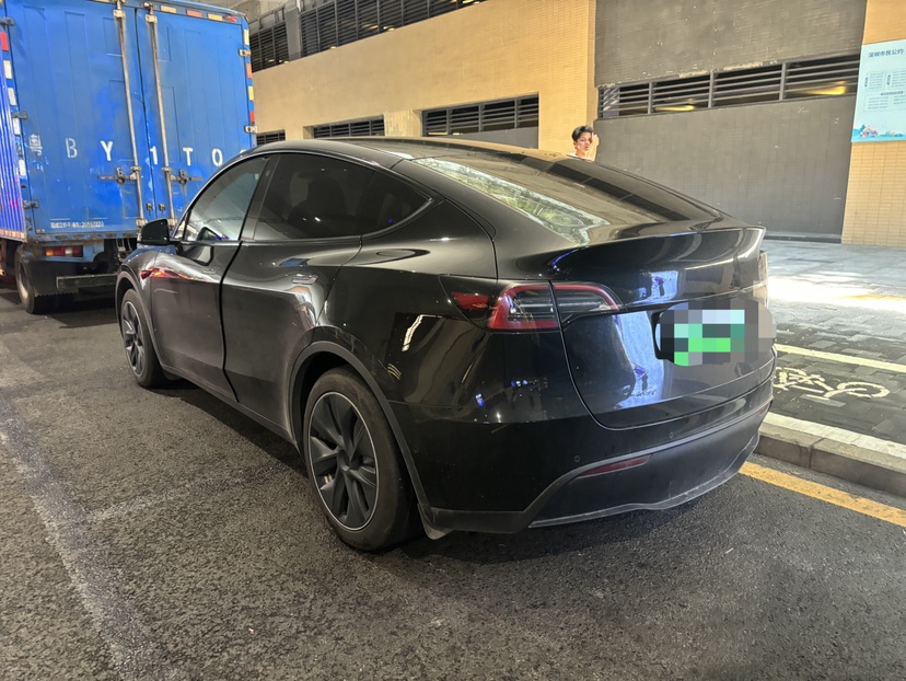 Tesla Model Y 2023 car image #4