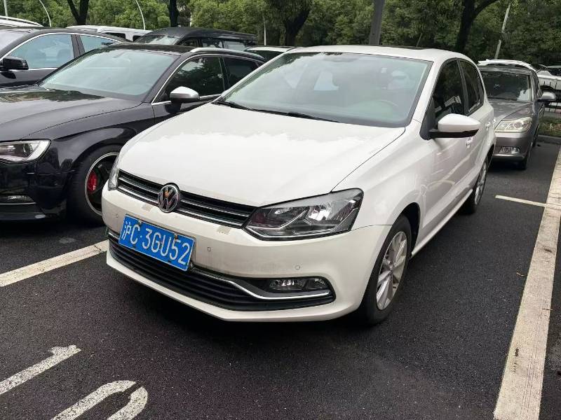 Volkswagen Polo 2015 car image 