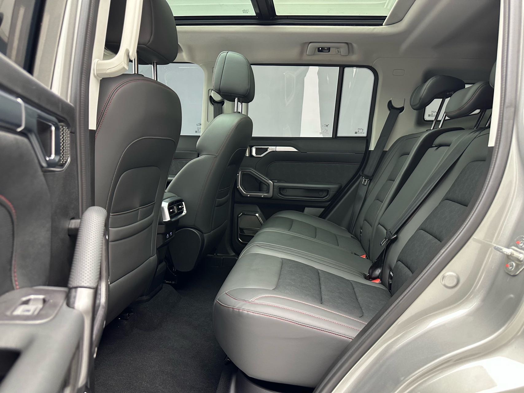 Jetour Traveller 2024 car image #3