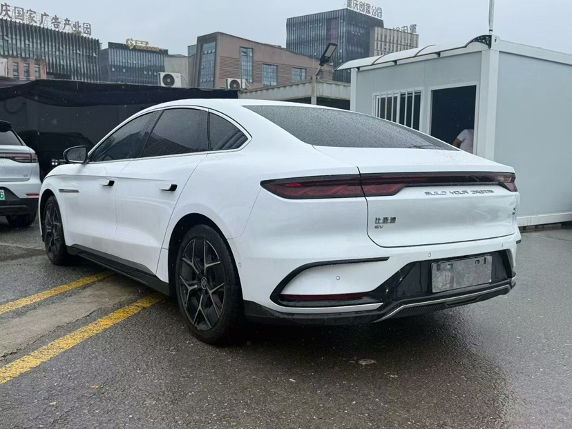 BYD Han 2023 car image #9