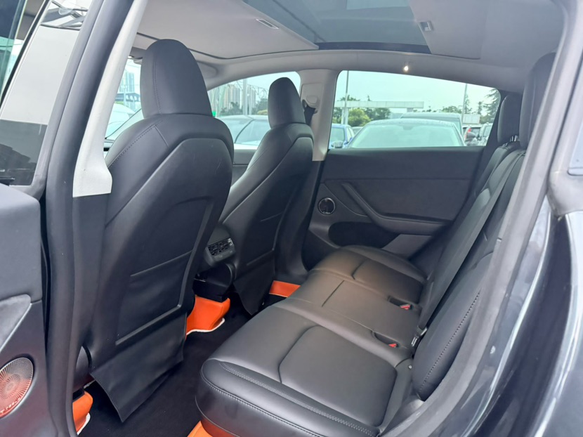 Tesla Model Y 2024 #4 Tesla Model Y 2024 car image #4
