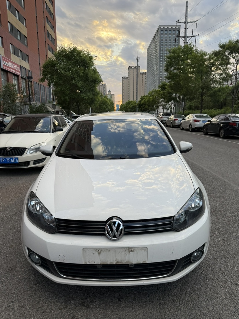 Volkswagen Golf 2013 car image #2