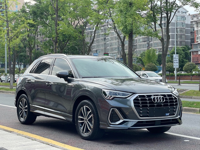 Audi Q3 2022 car image #3