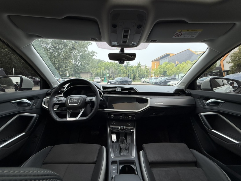 Audi Q3 2023 car image #6