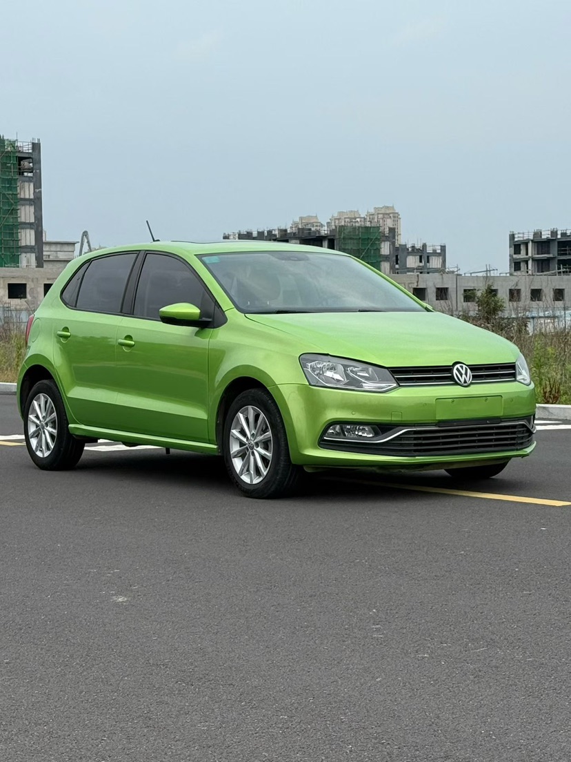 Volkswagen Polo 2015 car image 