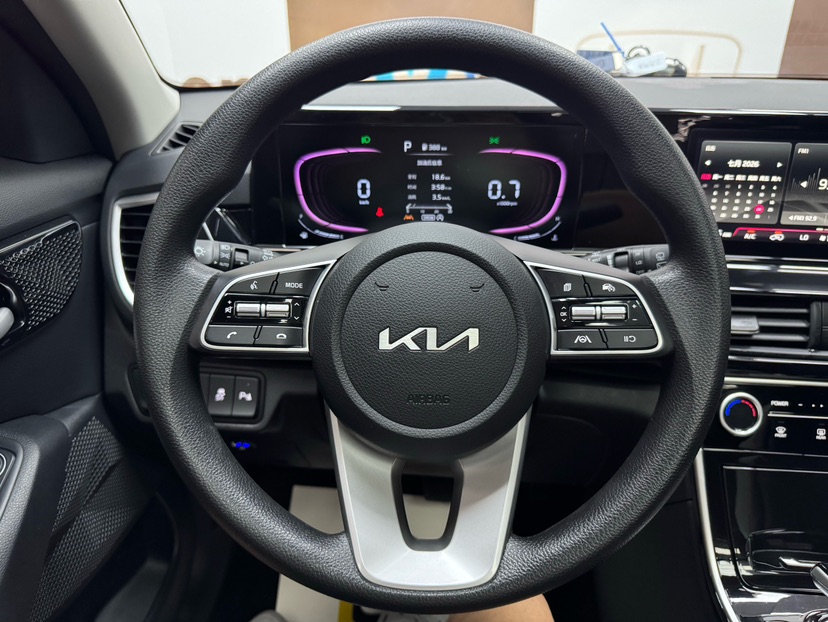 Kia Seltos 2024 car image #11
