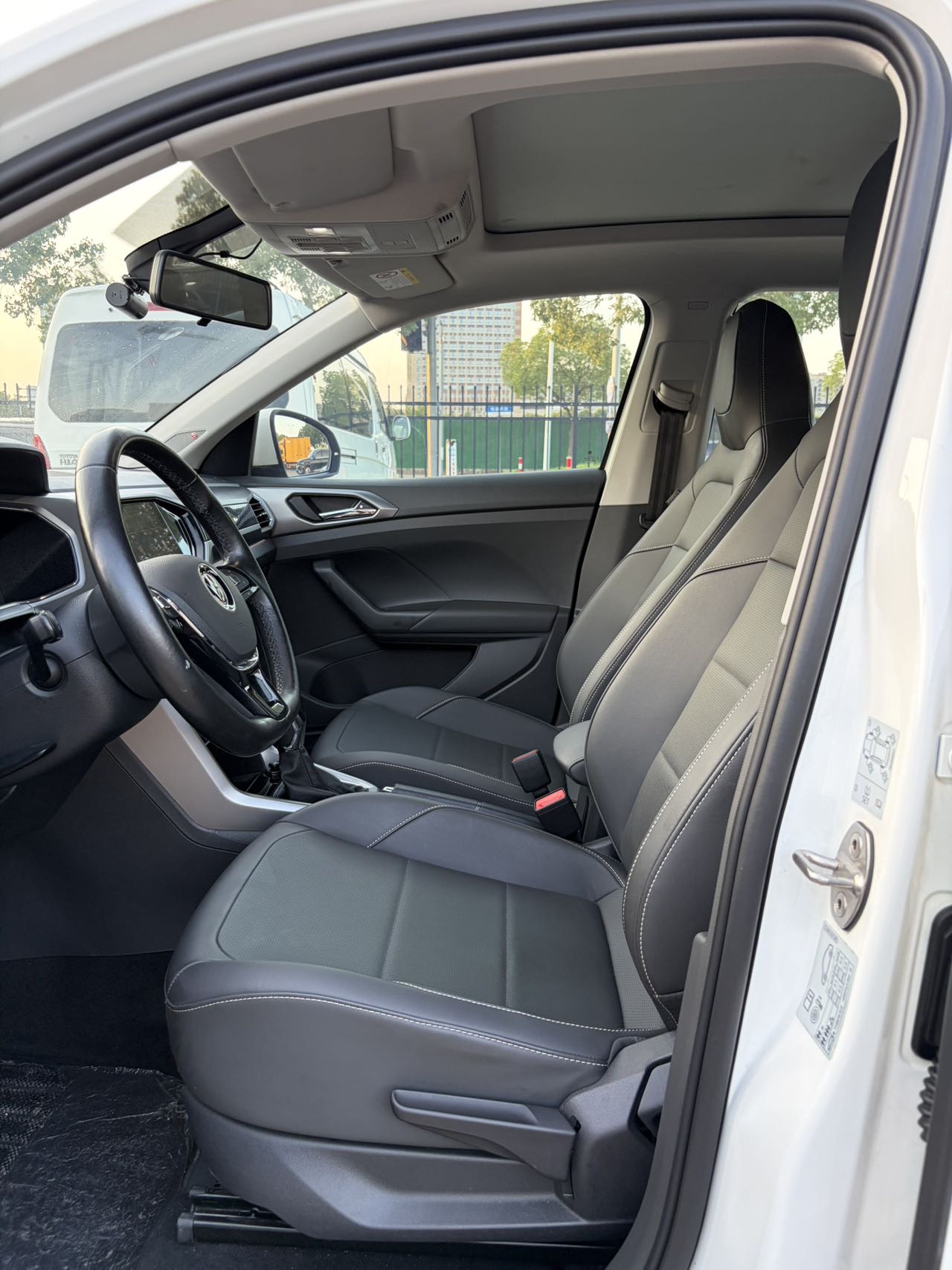 Volkswagen T-Cross 2021 #4 Volkswagen T-Cross 2021 car image #4