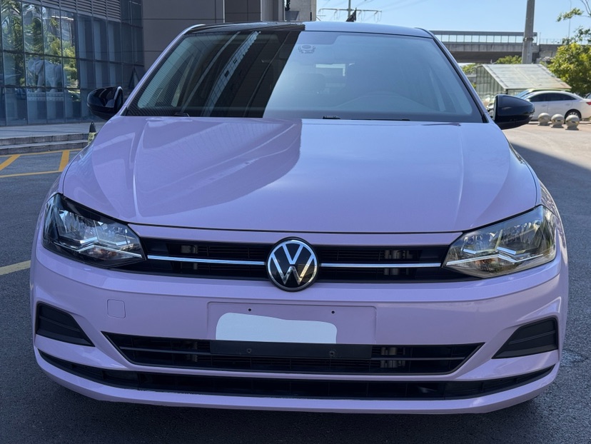 Volkswagen Polo 2022 car image #2