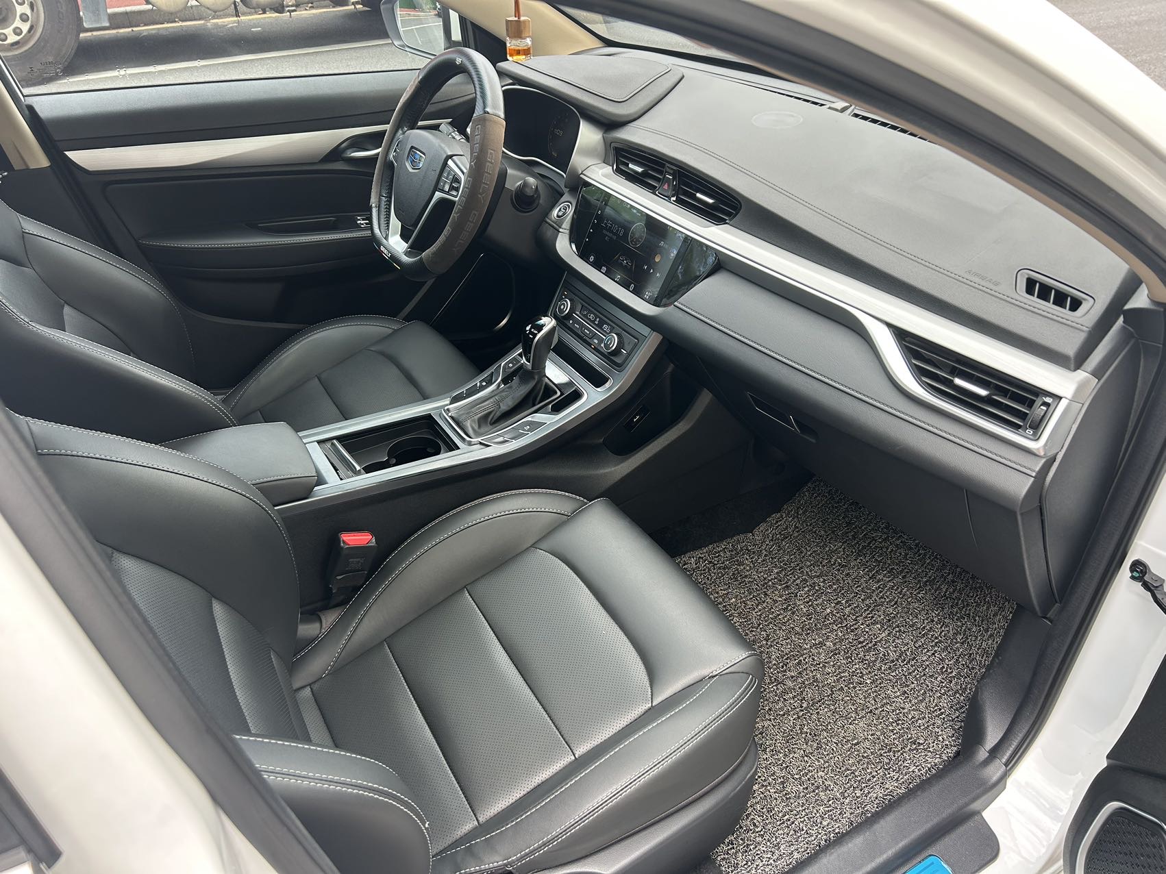 GEELY Emgrand 2019 #4 GEELY Emgrand 2019 car image #4