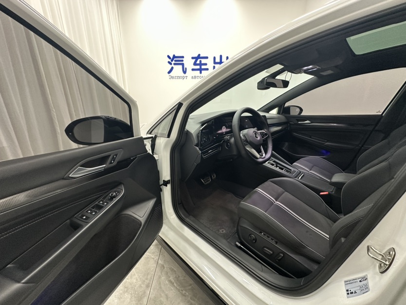 Volkswagen Golf 2023 car image #6