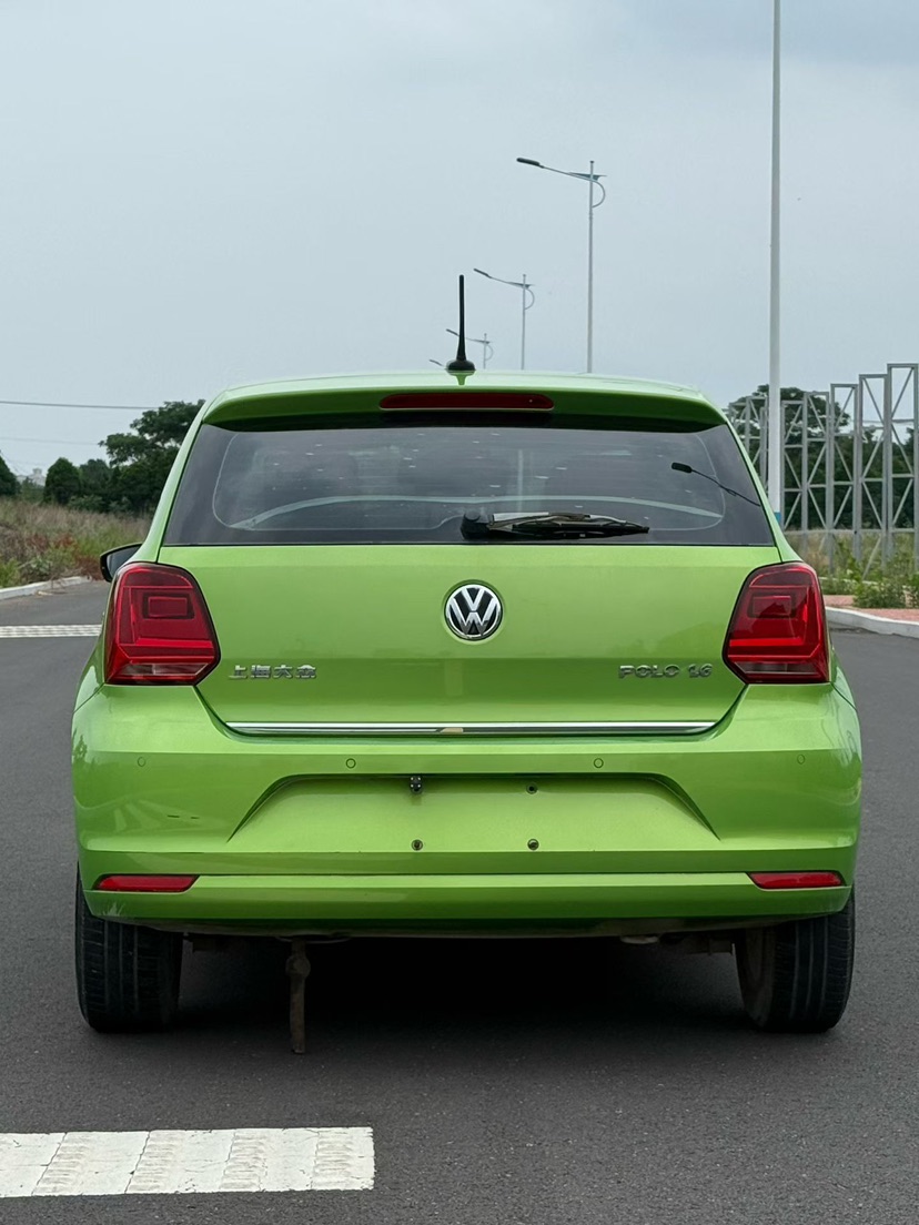 Volkswagen Polo 2015 car image #5