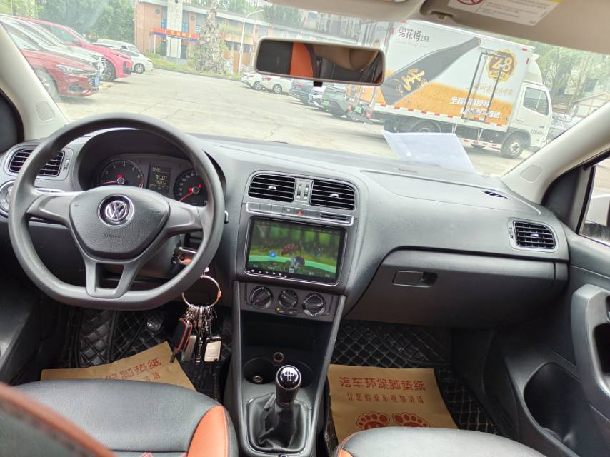 Volkswagen Polo 2015 car image #8