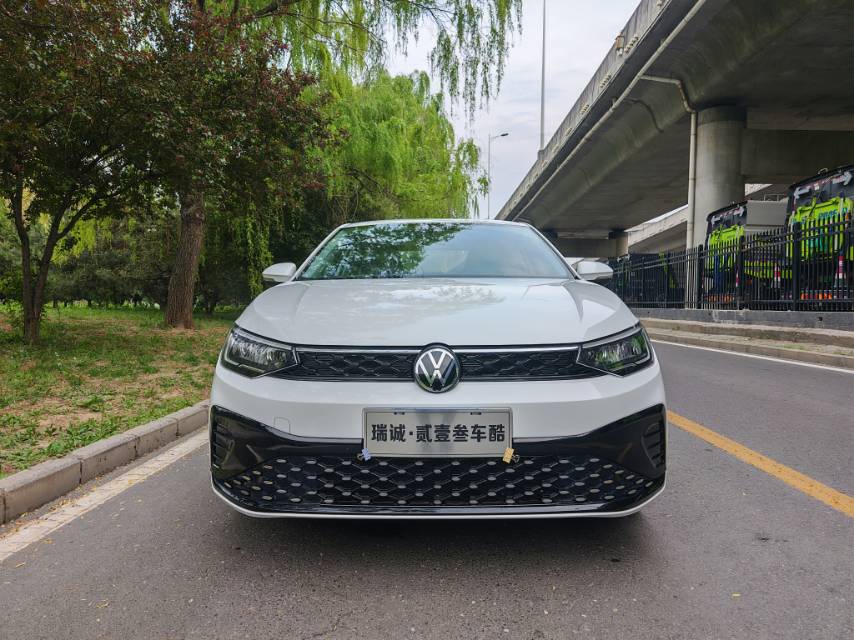Volkswagen Lavida 2025 car image #2