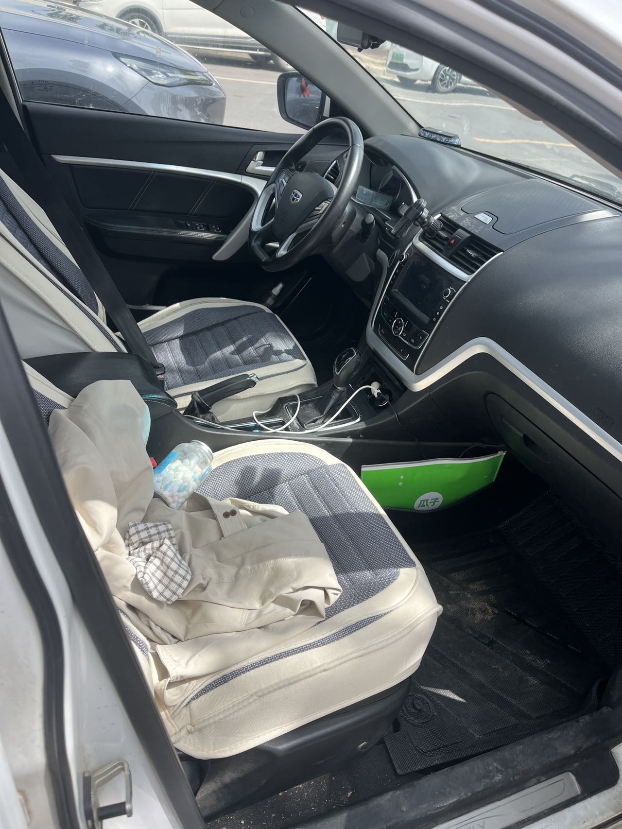 GEELY Emgrand 2016 car image #3