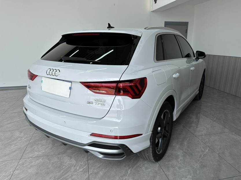 Audi Q3 2022 car image #6