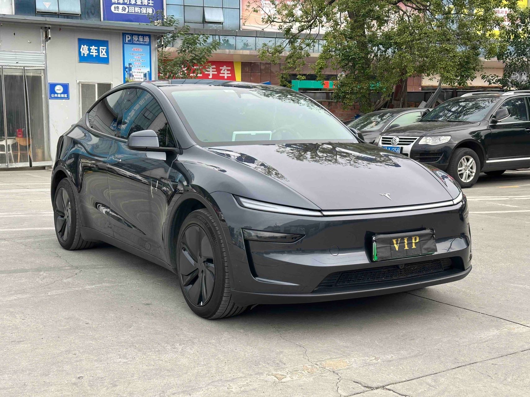 Tesla Model Y 2025 #3 Tesla Model Y 2025 car image #3