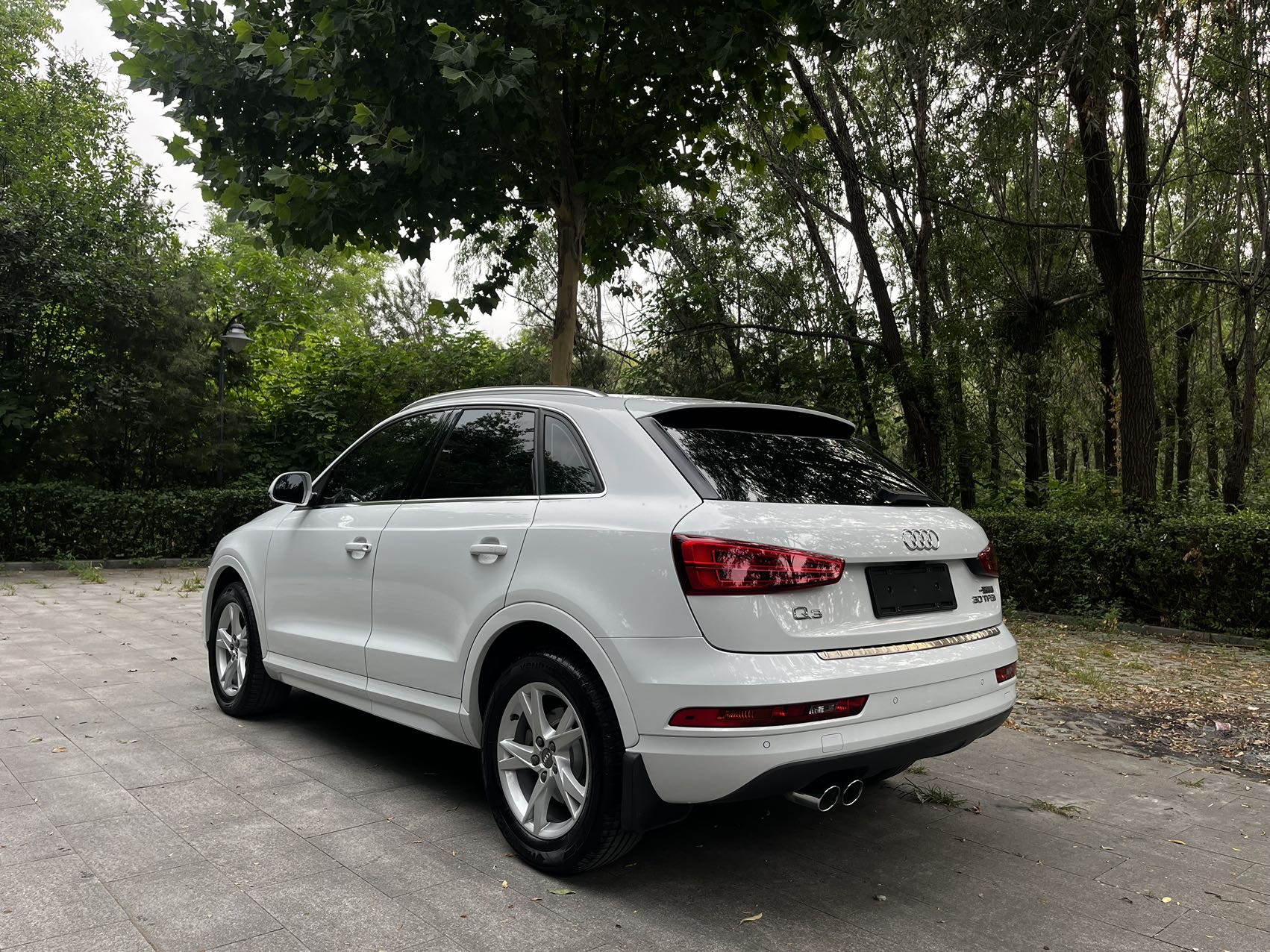 Audi Q3 2018 car image #3
