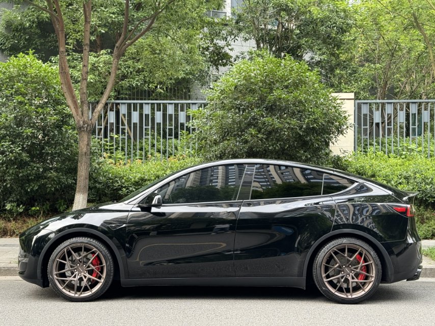 Tesla Model Y 2023 car image #3