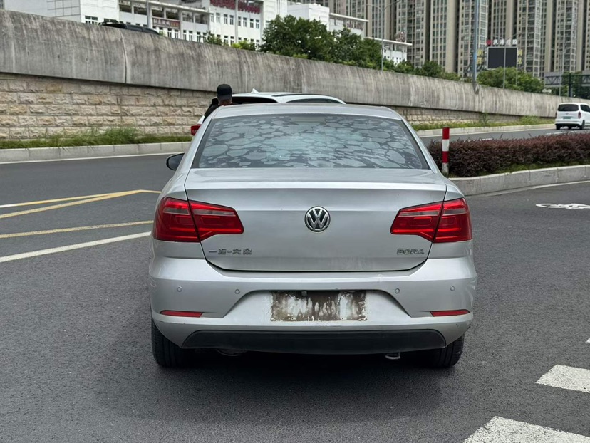 Volkswagen Bora 2014 car image #8