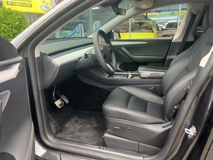 Tesla Model Y 2024 #4 Tesla Model Y 2024 car image #4