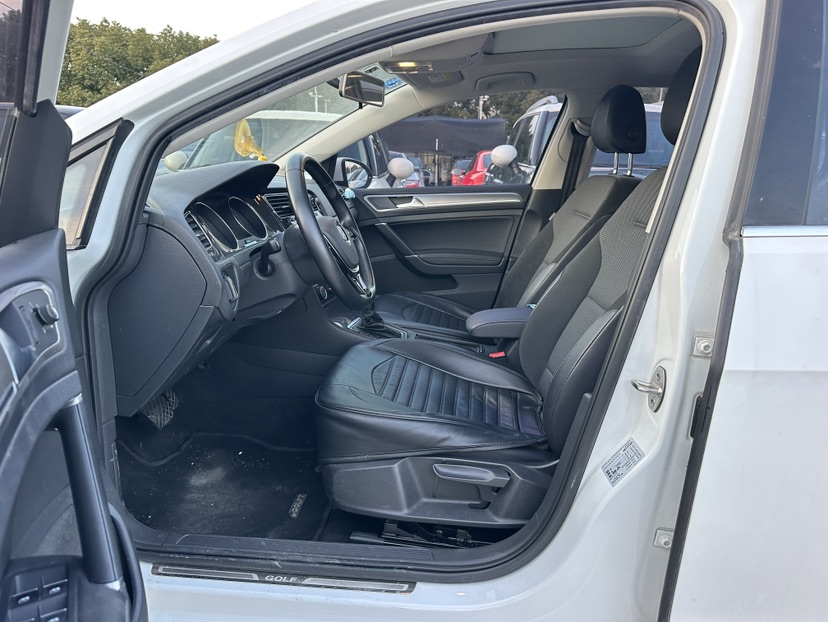 Volkswagen Golf 2018 car image #6