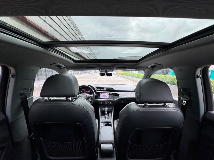 Audi Q3 2023 car image #10